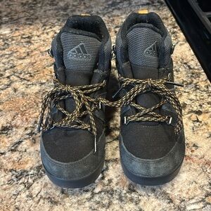 Adidas Kids Snowpitch K Hiking Boot size 1